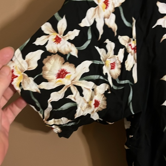 Rayon vacation Hawaiian style shirt. B6 - Picture 3 of 5
